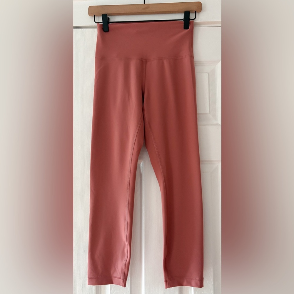 Lululemon Size 6 Wunder Train High Rise Cropped Leggings Brier Rose‎ 23 Inch